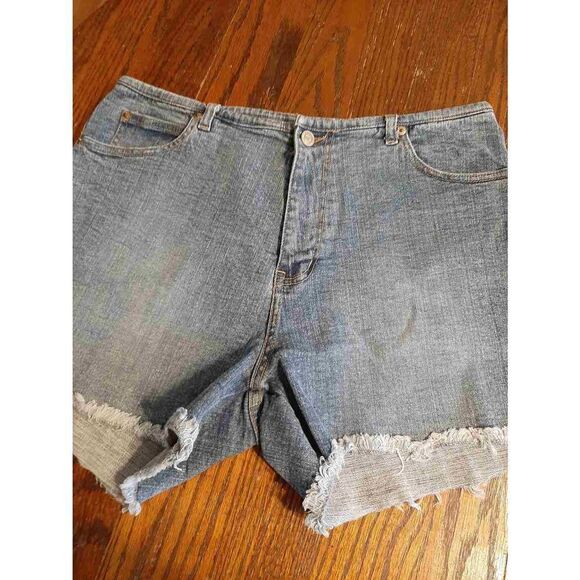 Size 14 Mountain Lake Jean Co Stretch Denim Blue Jean Shorts Raw Hem Pockets - Picture 2 of 3